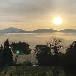La Vue Sur Le Mont Ventoux, & Parking Cairanne